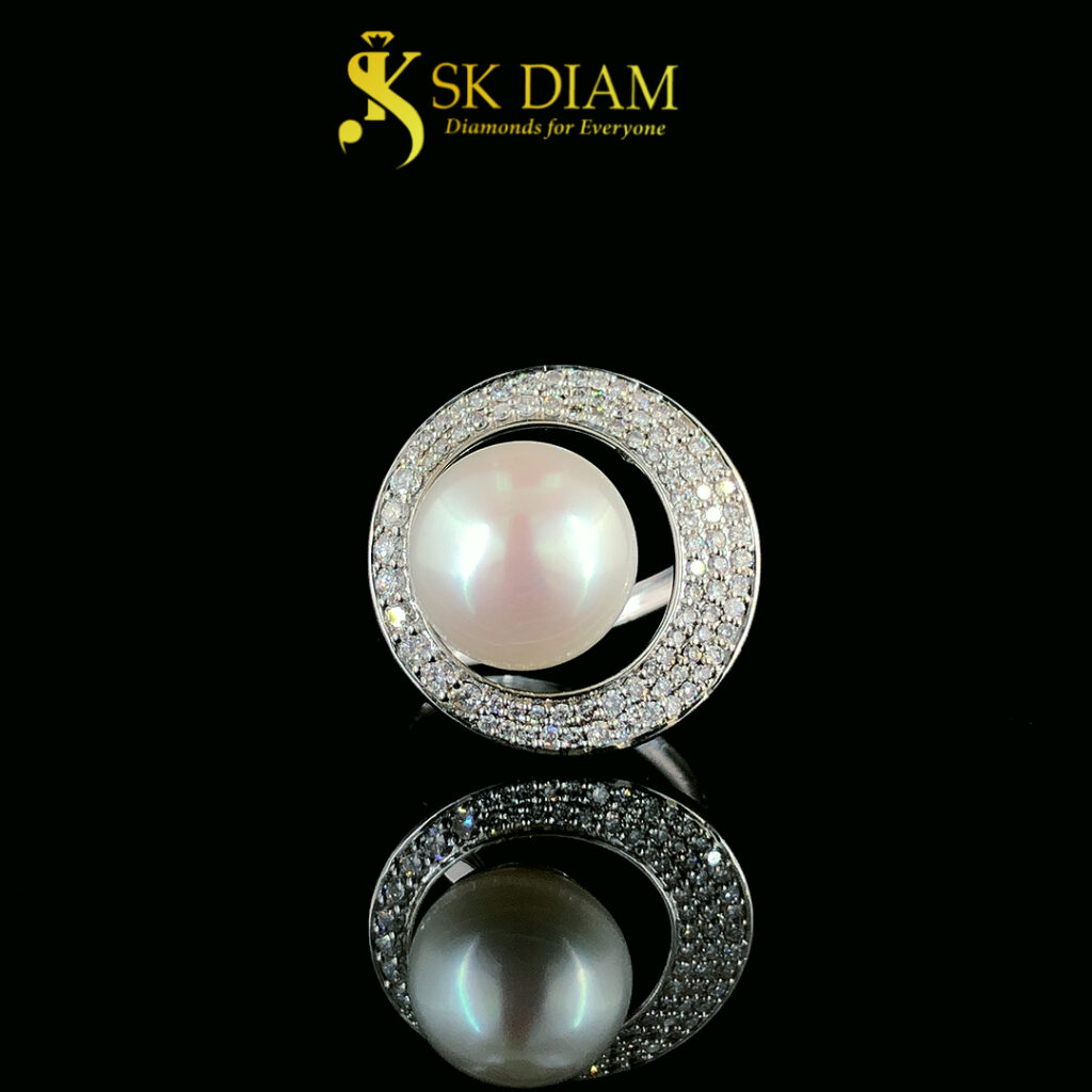 18KT White Gold Diamond and Pearl Ring