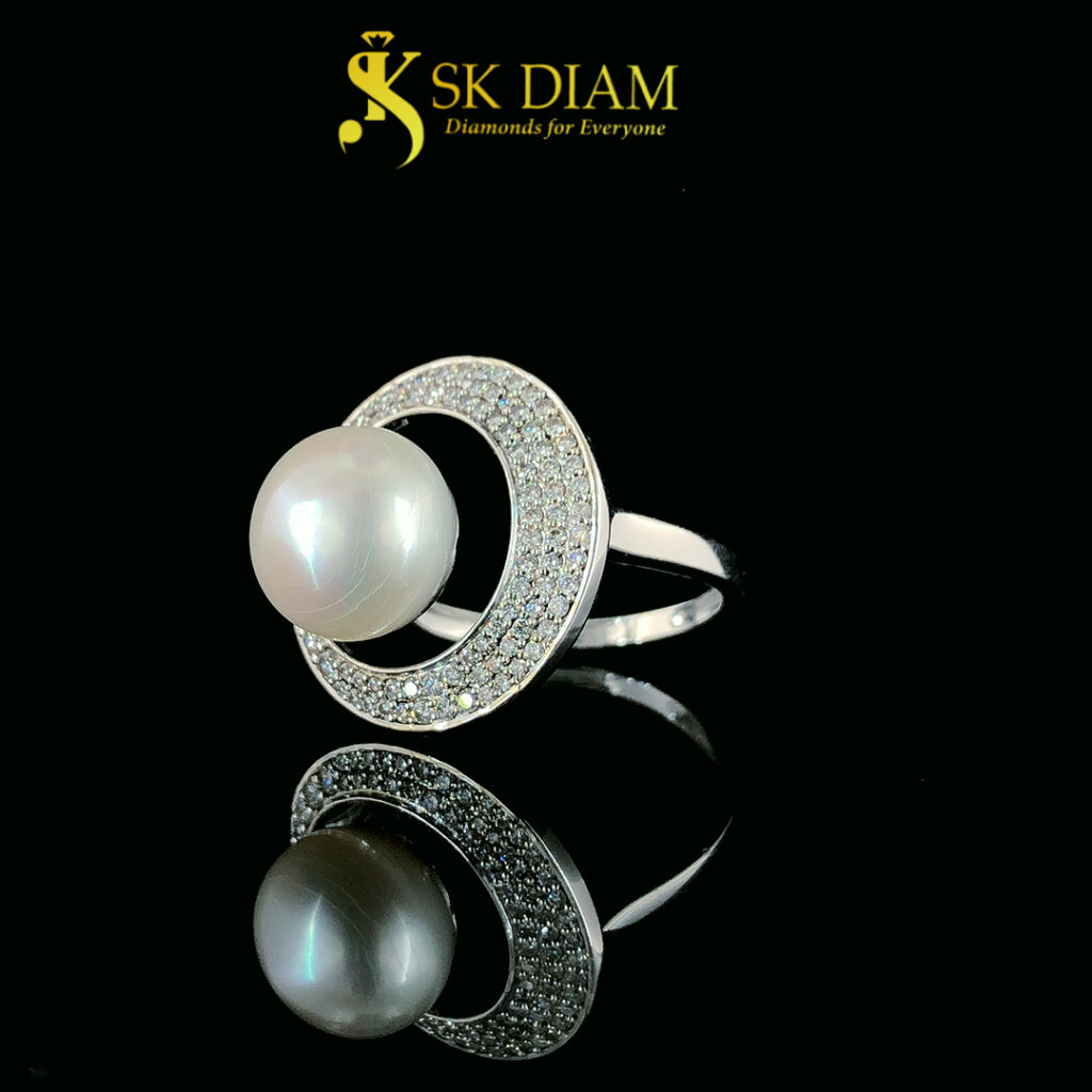 18KT White Gold Diamond and Pearl Ring