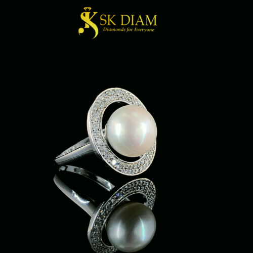 18KT White Gold Diamond and Pearl Ring