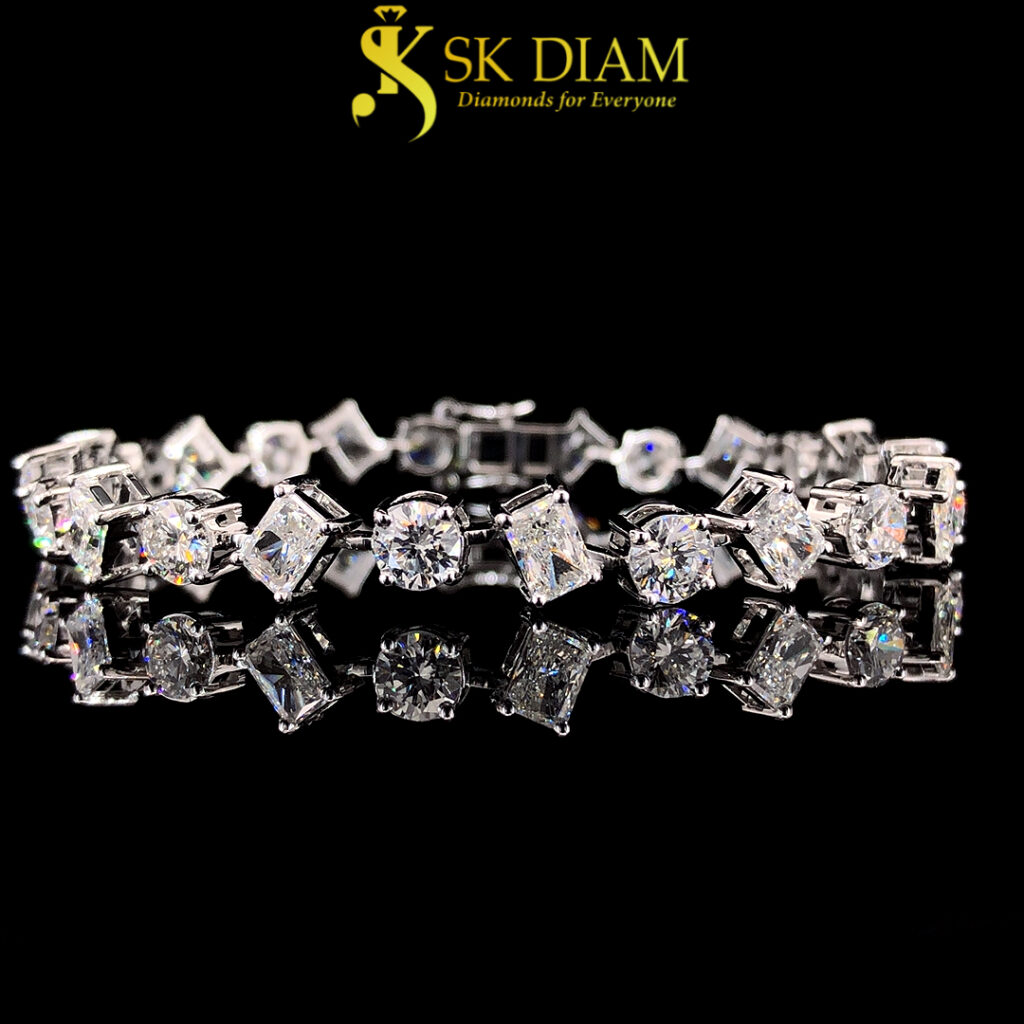 Diamond Bracelet in 18KT Gold - A Masterpiece by SK Diam