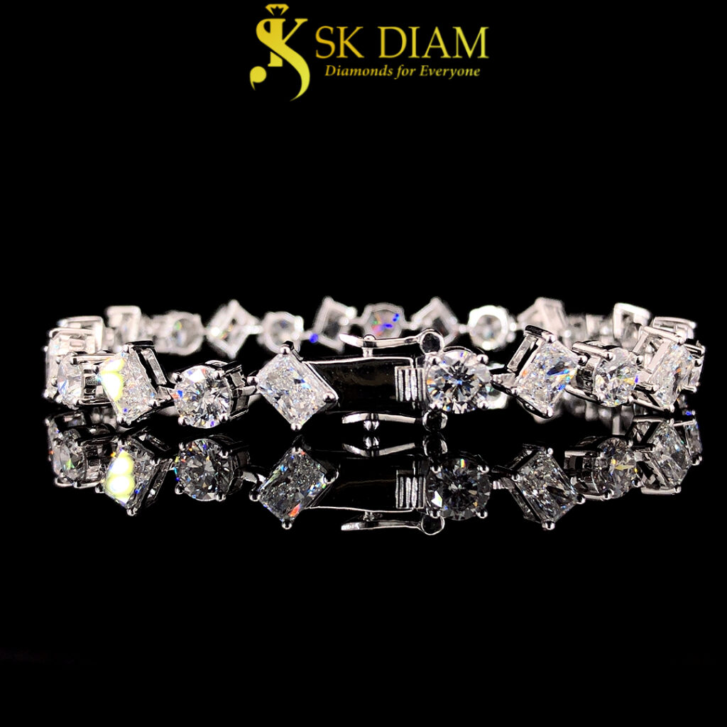 Diamond Bracelet in 18KT Gold - A Masterpiece by SK Diam